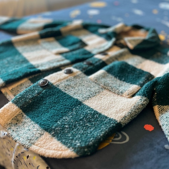 GAP Kids Green and Cream Checkered Button Down Shacket - Picture 7 of 10